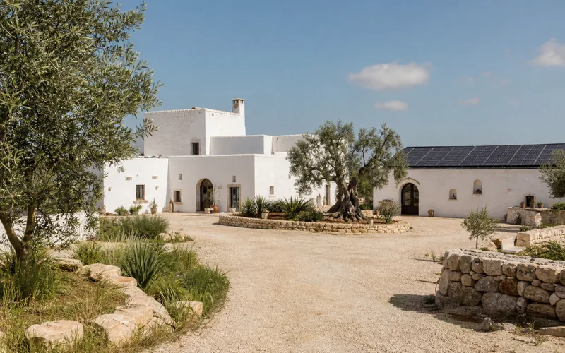 Fotovoltaico su una masseria tra gli ulivi